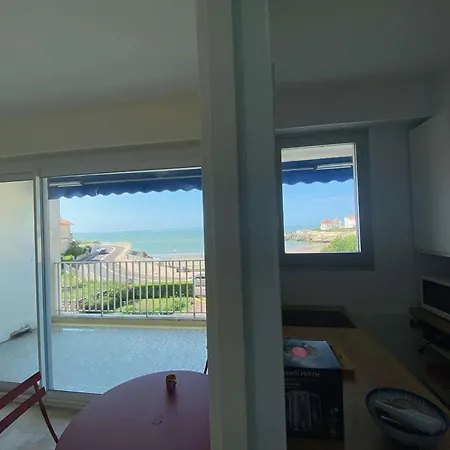 Apartment Studio Ideal Face Mer Avec Terrasse Et Parking A Royan, Pres Des Commerces Et De La Plage - Fr-1-494-169